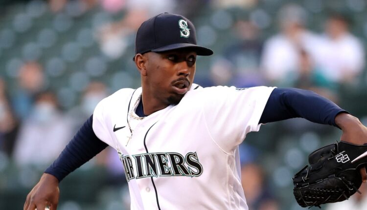 Justin Dunn's solid outing sets Seattle up for win