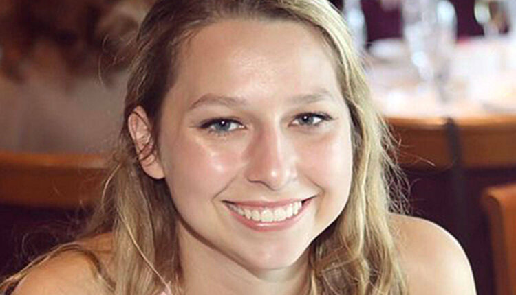 Arlington-area woman, 23, identified in stabbing death