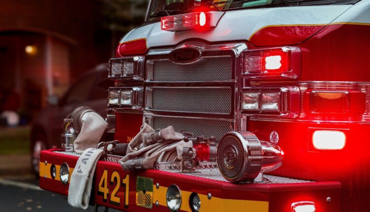 Firefighters respond to garage fire in northeast Spokane


