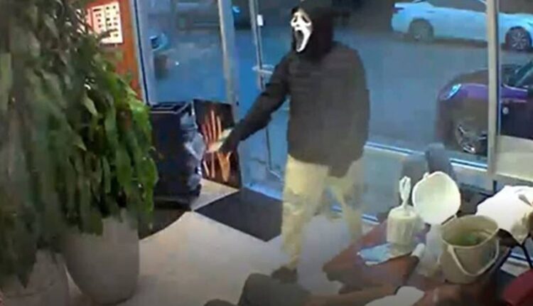 Thieves wearing ‘Scream’ masks rob people at Seattle salon – KIRO 7 News Seattle