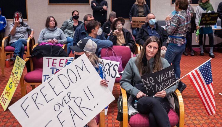 Anti-government group closes Portland school committee meeting with anti-mask protest

