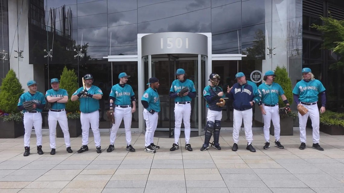 1995 Seattle Mariners superfans become guests of honor
